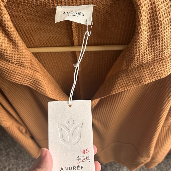 pullover top - Picture 3 of 4